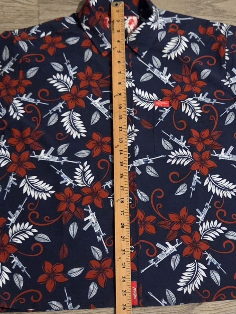 NWOT Retro Rifle Patriotic Hawaiian Shirt Size Large - Red, White, and Blue - Picture 10 of 10